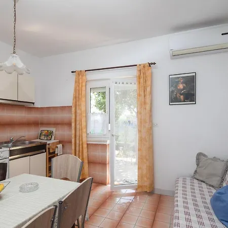 A 1 - Near With Patio Parking And Grill