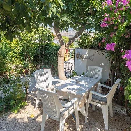 A1 - Near With Patio Parking And Grill *