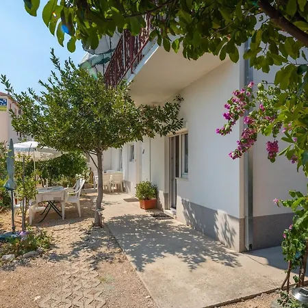 A1 - Near With Patio Parking And Grill Apartamento