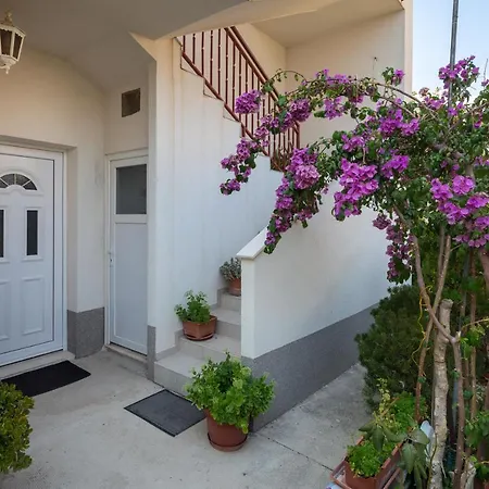 Apartment A 1 - Near With Patio Parking And Grill Split