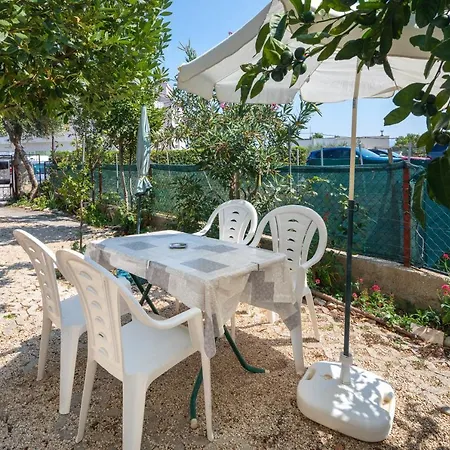 A1 - Near With Patio Parking And Grill